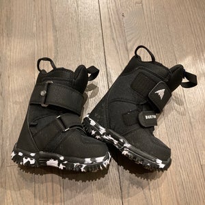 Burton Mini Grom Snowboard Boots | Youth Size 9