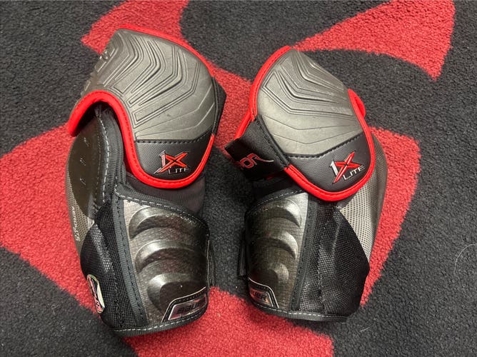 NHL Red Wings Pro Stock Bauer 1X lite Hockey Elbow Pads Sr. Medium