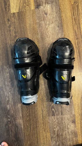 Intermediate Bauer Supreme M3 13" Shin Pads (Used)