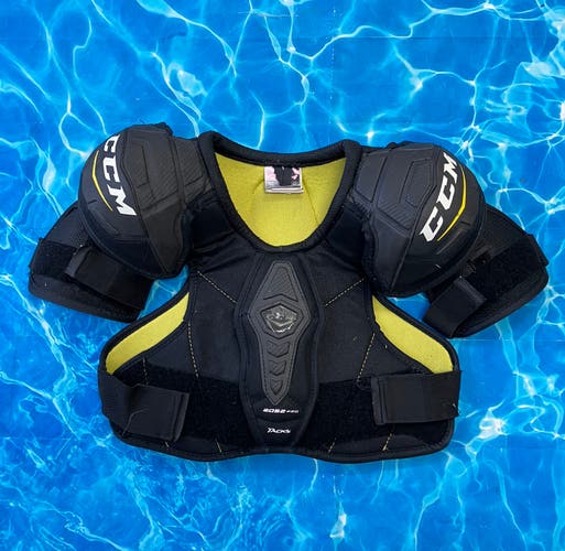 Medium Junior CCM Tacks 2052 Shoulder Pads (Used)