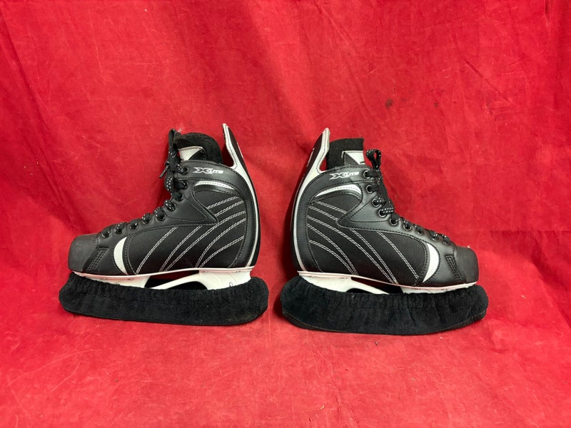 Hockey skates: Winnwell Hockey Skates Size 4 (Used)