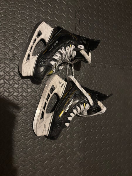 2022 Bauer Supreme M5 Pro Hockey Skates Size 2.5 (Used)