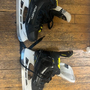 2022 Bauer Supreme M4 Hockey Skates Regular Width 7 (Used)