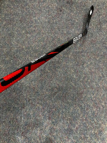 Junior Bauer Vapor FlyLite Hockey Stick Left Hand P92 50 Flex (Used)