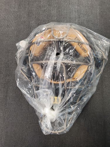 Wilson Dyna-Lite Titanium Umpire Mask