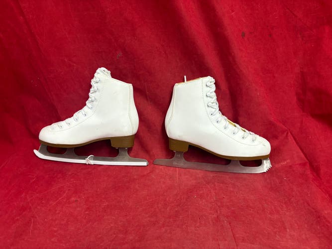 {ice Skates: Blank} Figure Skates B Junior 3 (Used)