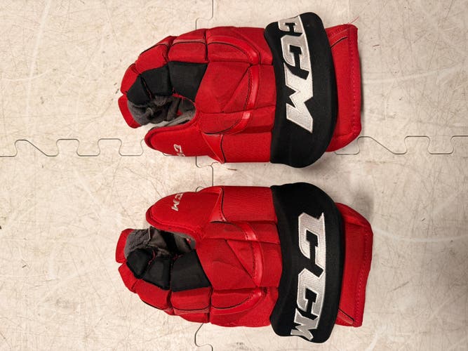 Carolina Hurricanes CCM HG12 Gloves 14" Pro Stock (Used)