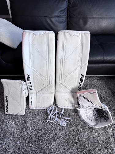 32" (XS) Bauer Mach Used Full Set
