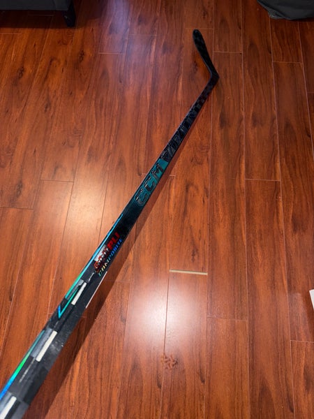 Senior CCM Vizion Left Hand Hockey Stick Toe Pattern 75 Flex (New)