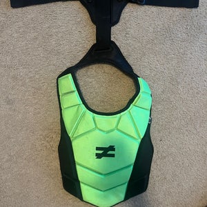 Unequal Player Shoulder Pad Large (Used)