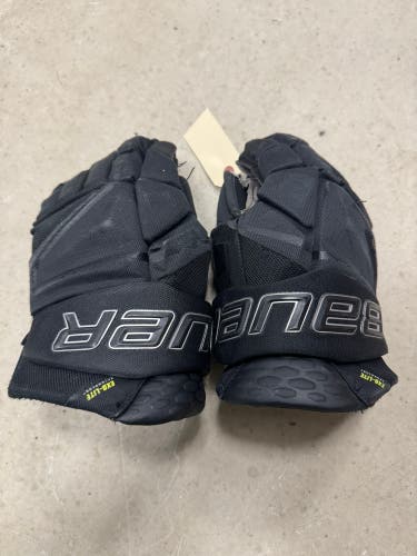 Black Senior Bauer Vapor Hyperlite Gloves 14" (Used)
