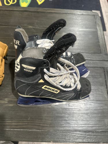 2010 Bauer Supreme Hockey Skates Regular Width 7 (Used)