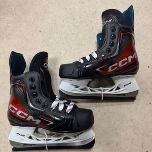 Youth CCM JetSpeed Control Hockey Skates Regular Width 12.5 (New)