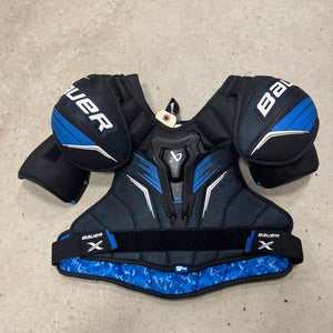 Medium Intermediate Bauer X Shoulder Pads (Used)