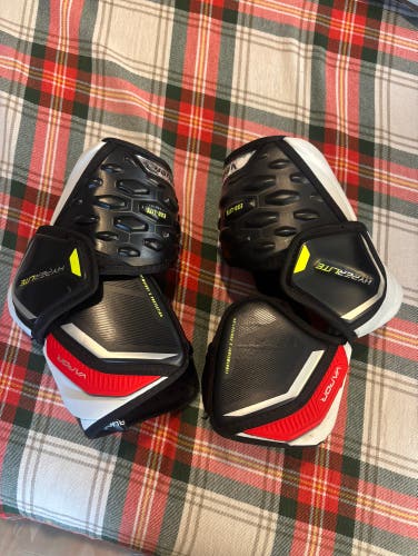 Senior Medium Bauer Vapor Hyperlite Elbow Pads (Used)