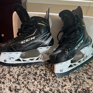 CCM Ribcor Titanium Hockey Skates Regular Width Size 5 (Used)