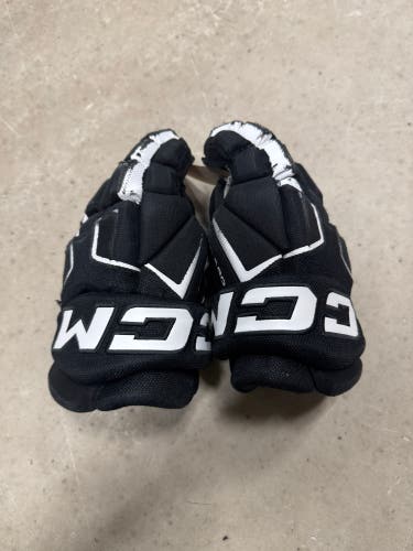 Black Junior CCM Tacks AS-580 Gloves 10" (Used)