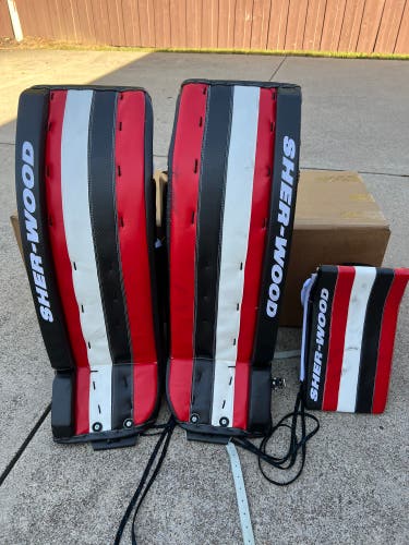 Sherwood T100 PL33 34” +1 leg pads & blocker