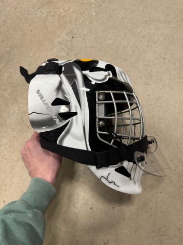Junior Vaughn VM 7400 Goalie Mask (Used)