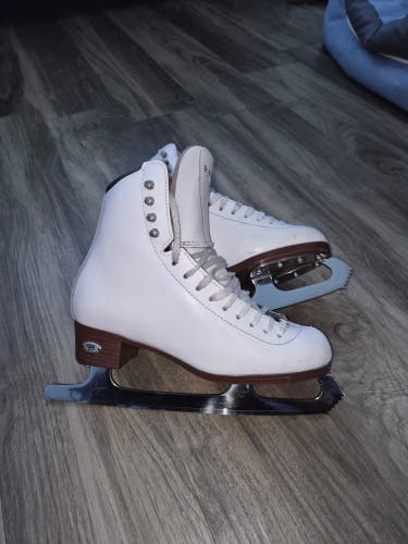 Riedell Diamond Figure Skates B Adult 4.5 (Used)