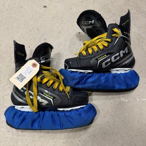 Junior CCM Tacks XF 70 Hockey Skates Regular Width Size 2 (Used)