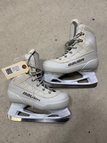 Junior Bauer Tremblant Recreational Hockey Skates Regular Width Size 2 (Used)