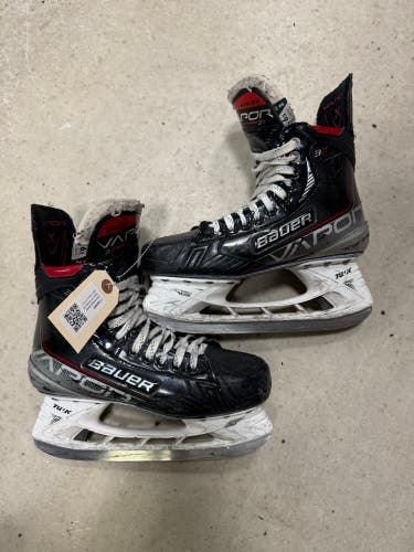 Intermediate Bauer Vapor 3X Hockey Skates | Size 6.5 Fit 2