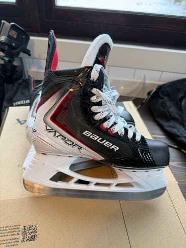 Bauer Hockey Skates 7 (Used)