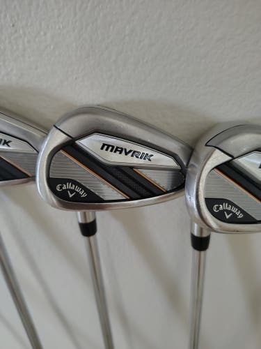 Callaway Mavrik Golf Iron Set 5-PW, AW, SW (8 clubs) Regular Flex Steel Shaft