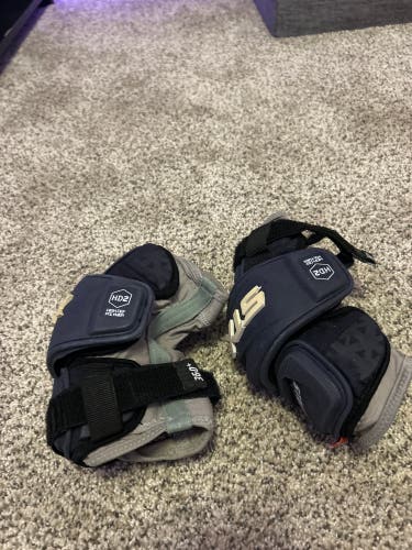 Medium Youth STX Stallion 900 Arm Pads (Used)
