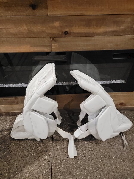 33" CCM Extreme Flex 5.9 Goalie Leg Pads (Used)
