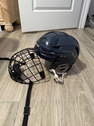 Medium Bauer Re-Akt 85 Helmet (Used)