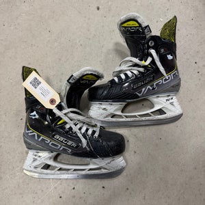 Junior Bauer Vapor 3X Hockey Skates Regular Width Size 3.5 (Used)