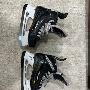 2022 Bauer Supreme M5 Pro Hockey Skates Regular Width Size 5 (Used)