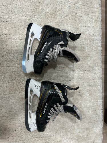 2022 Bauer Supreme M5 Pro Hockey Skates Regular Width Size 5 (Used)