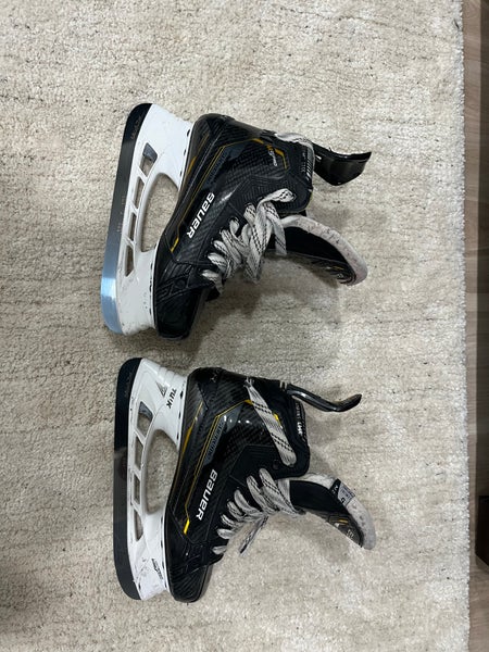 2022 Bauer Supreme M5 Pro Hockey Skates Regular Width Size 5 (Used)