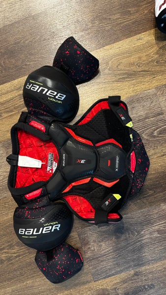 Men's Medium Intermediate Bauer Vapor 3X Shoulder Pads (Used)