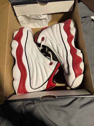 White Unisex 6Y (Big Kids / Youth) Youth Jordan Pro Strong Shoes (Used)