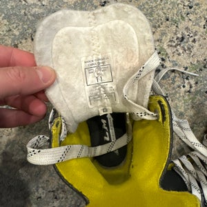 2020 CCM Super Tacks 9350 Hockey Skates Regular Width 11 (Used)