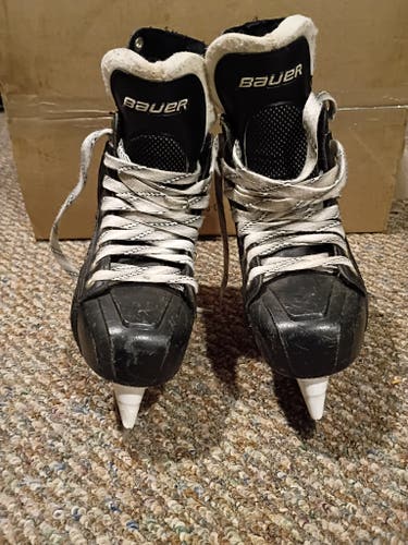 Bauer Nexus 400 Hockey Skates Regular Width Size 1.5 (Used)