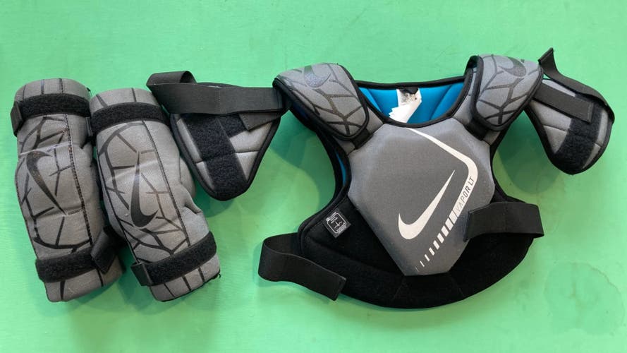 Medium Youth Nike Vapor LT Shoulder Pads (Used)