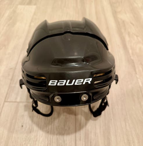 Hockey Player Helmet - Bauer 4500