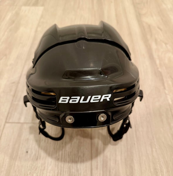Hockey Player Helmet - Bauer 4500