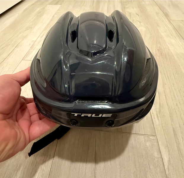 Hockey Player Helmet  - TRUE Dynamic 9 Pro