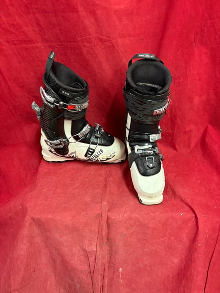 Alpine Touring Ski Boots: Mondo 27 & 27.5 Men's Alpina Alpine Touring Ski Boots (Used)