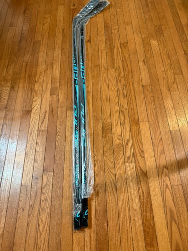 Senior Bauer Pulse Right Handed Hockey Stick P92 77 Flex (New)