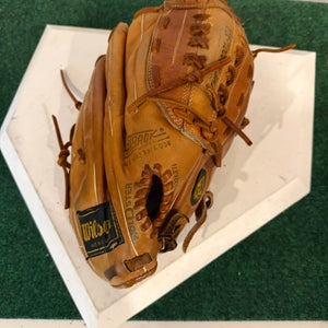 Wilson A2000 RH Outfield Baseball Glove 12.5" (Used)