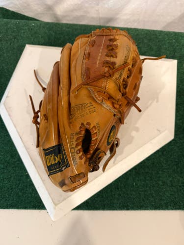 Wilson A2000 RH Outfield Baseball Glove 12.5" (Used)