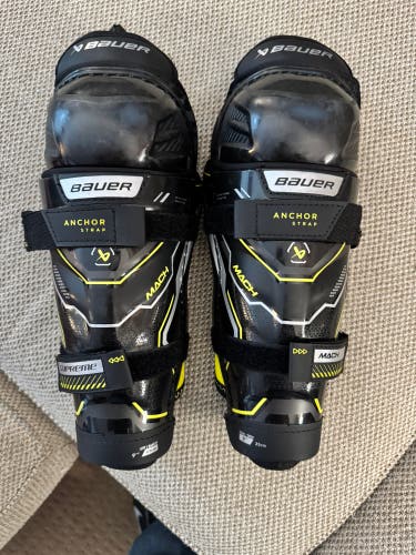 Youth Bauer Supreme Mach 9" Shin Pads (Used)