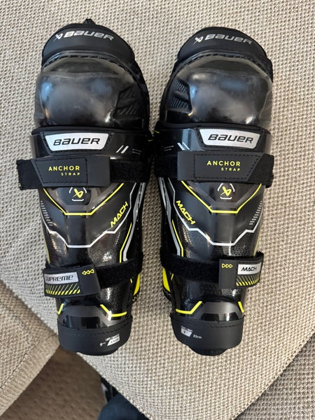 Youth Bauer Supreme Mach 9" Shin Pads (Used)